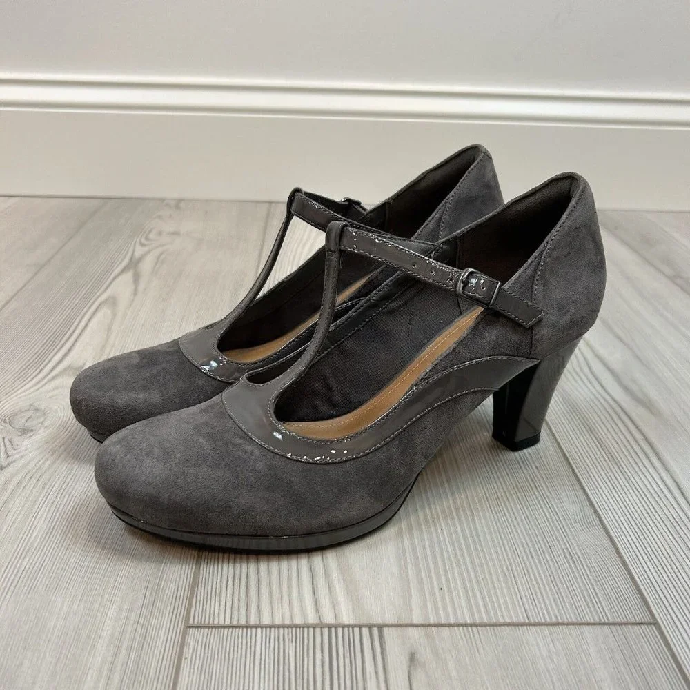 Ladies Clarks Court Heel Shoes Chorus Pitch Gray Size 10 Suede T Strap 9.5 - Picture 1 of 8